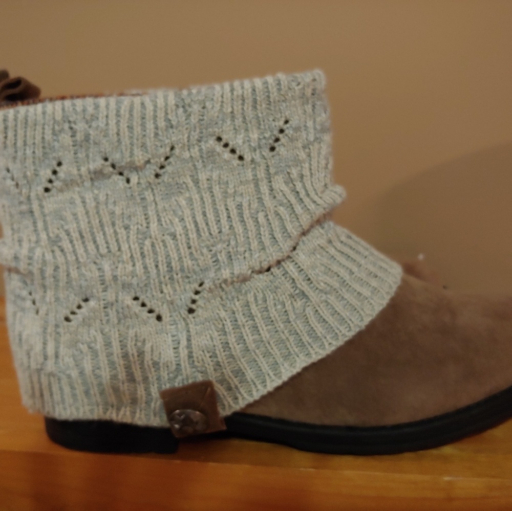 Boots size 11